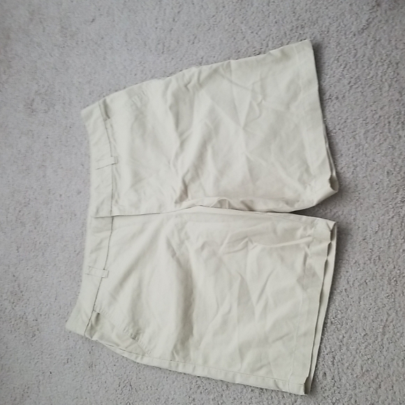 Like New Tommy Hilfiger Women's Shorts - Picture 1 of 11